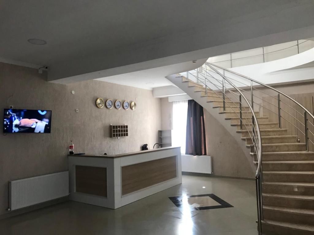 Отель Kmg Hotel Сурами