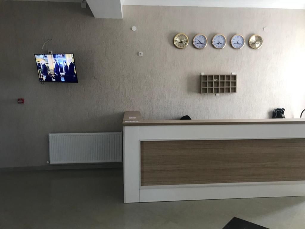 Отель Kmg Hotel Сурами