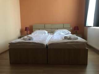 Отель Kmg Hotel Сурами Двухместный номер Делюкс с 2 отдельными кроватями-1